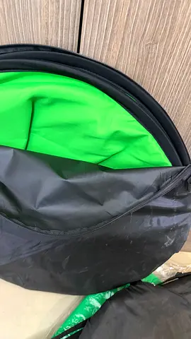 Portable Foldable Green Screen Backdrop (Collapsible) - Good Condition