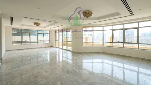 بنتهاوس خمس غرف ماستر وصاله مع باركينج مجاني غرفة خادمه ماستر غرفة غسيل خزائن بالحائط اطلاله مفتوحه