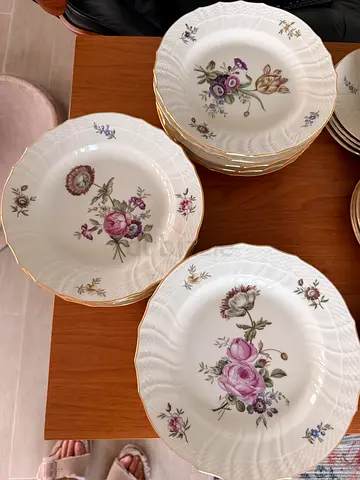 Vintage Set of Royal Copenhagen Frijsenborg 910 Porcelain Dinner Plates with Floral Pattern