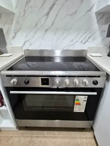 Electric Ceramic Cooker with Oven 90 cm – Good Condition