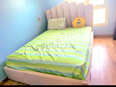 Queen size bed with mattress and cover. Home centre 160x200. Excellent condition