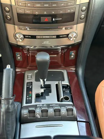 2015 Lexus LX-SERIES — миниатюра 12