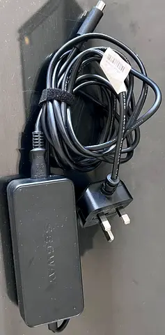 Ninebot E25E kick scooter with original charger & lock in very good condition