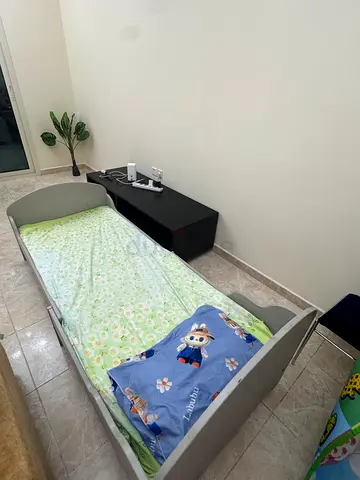 سرير قابل للتعديل وتغيير الطول بحالة ممتازة للبيع بسعر مغري! 🛏️✨ * السعر: 100 درهم فقط!
* الموقع: