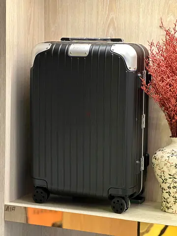 RIMOWA Hybrid suitcase Cabin black