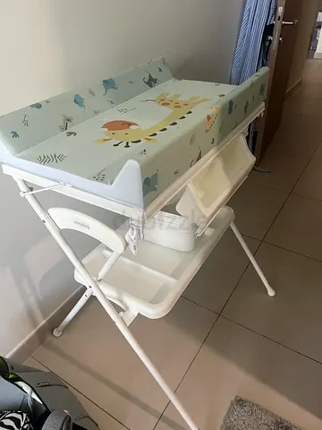 Juniors Ava Folding and Bathtub and Changing Table