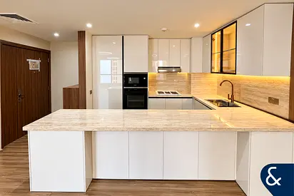 Upgraded | Vacant | Partial Sea View