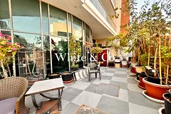 Vacant | Large terrace | Great location