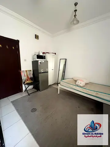 اجمل استوديو جاهز ومفروش في انتظارك في النباعة الشارقة مساحة كبيرة موقع ممتاز وتسهيلات في السداد
