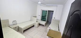 Exicutive bachelor bed space available in near karama center very clean apartment