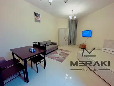ستوديو مميز جدا في ابراج الاورينت مساحه هايله مع بلكونه مقدم وقسط جاهز للسكن مع باركنج خاص.
