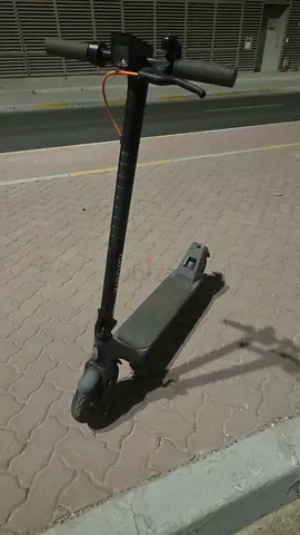 Xiaomi electric scooter 4 lite 2nd gen with original charger + helmet + 5 digit lock