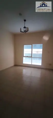 🔥 غرفتين وصالة في المجاز | 3 حمامات | شهر مجاني | جيم ومسبح | 54,000 درهم 🇦🇪 شقة غرفتين وصالة للإيجار السنوي – المجاز، الشارقة