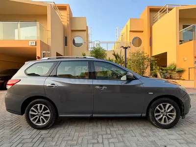 2015 Nissan Pathfinder SE GCC Specs in Excellent Condition