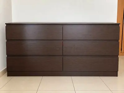 Dark wood 6-drawer dresser / chest of drawers - perfect condition