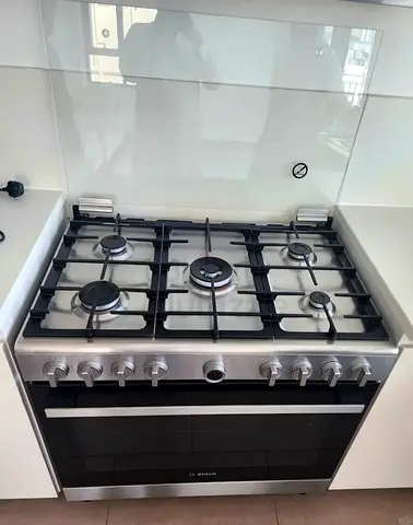 Free Delivery- BOSCH Latest Model 5-Burner Full Gass With Fan Oven Cooking Range 90x60 CM