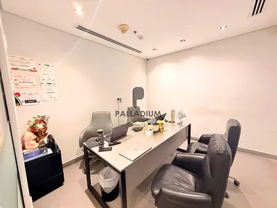 Furnished/Vacant/Close to metro/