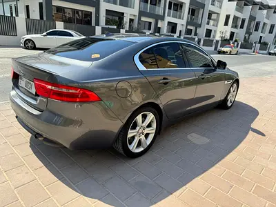 صورة 9 لـ 2016 Jaguar XE