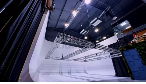 Professional Overhead Trusses.