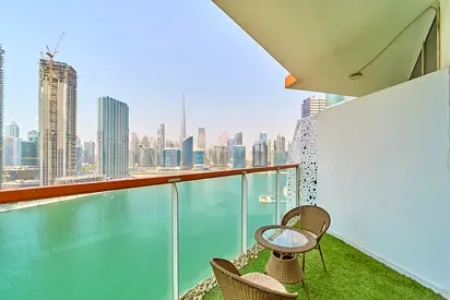 Modern Studio w/ Iconic Burj Khalifa & Canal Views