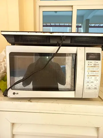 Used LG Microwave Oven - Functional, Needs Cleaning (Medium Size)