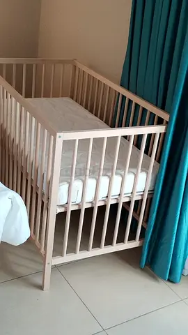 Wooden Baby Crib with Mattress — Good Condition,like brand new.