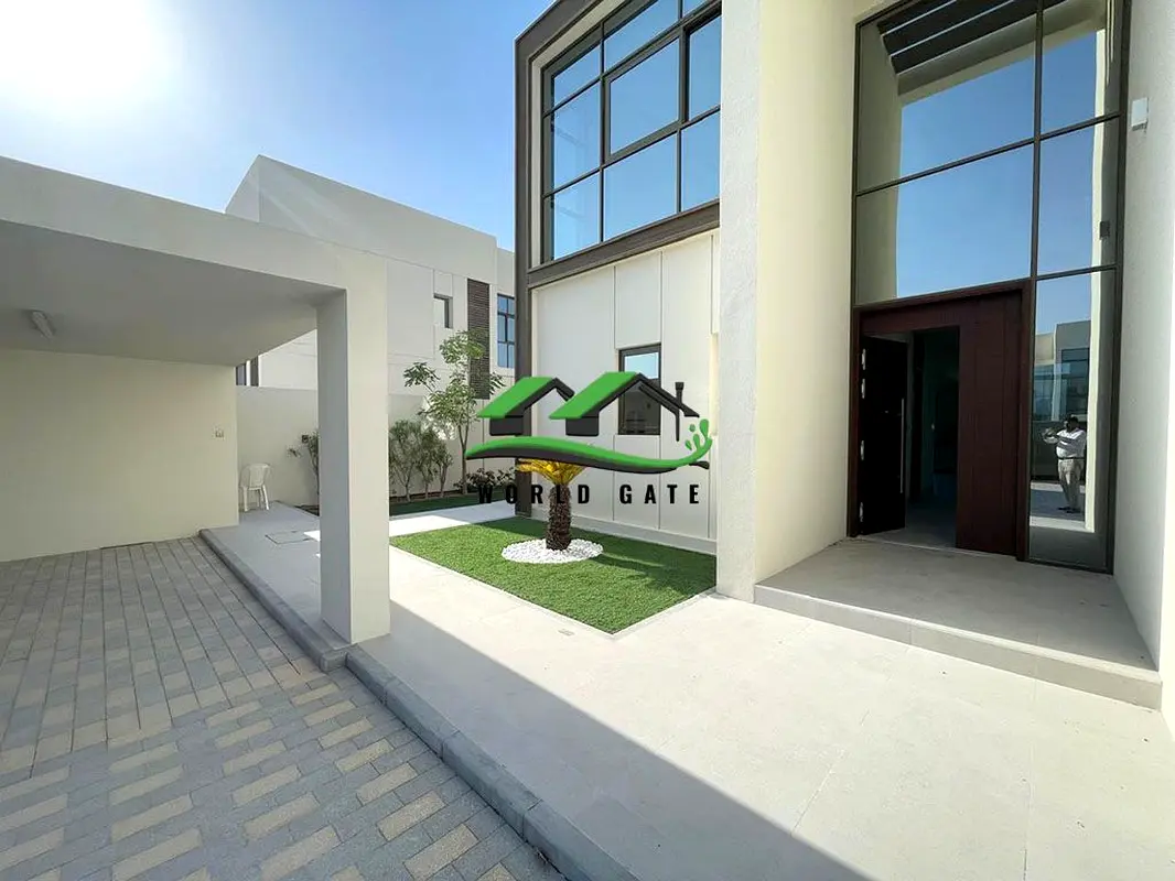 Luxury 4BR + Maid Huge Villa Raedy To Move