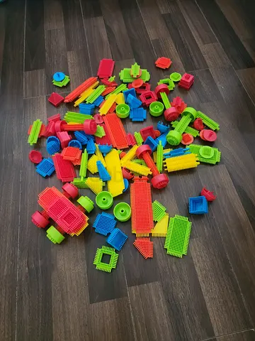 Hedgehog colorful interlocking bristle building blocks set - 140 pieces