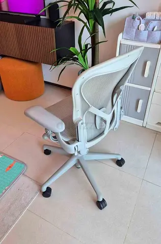 Herman Miller remastered fully loaded Ergonomic mesh office chair — light grey, good condition
