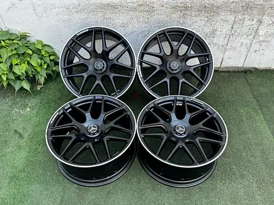 Genuine barely used G63 AMG 22inch Rims