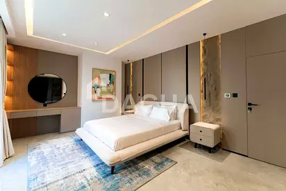 Upgraded | Vacant | Partial Sea View