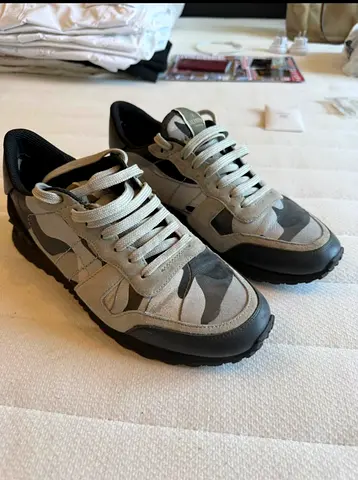 Valentino rock runner