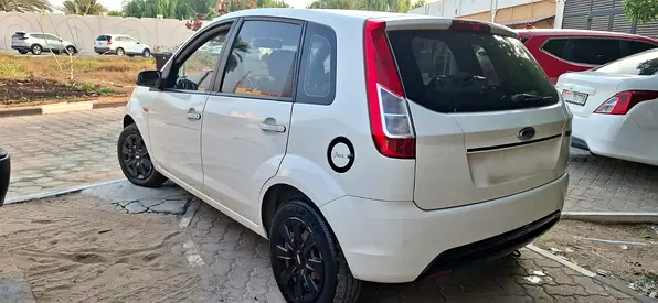 2015 FORD FIGO 照片 1
