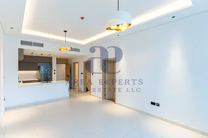 Study Room | Fitted Kitchen | Close to Mall