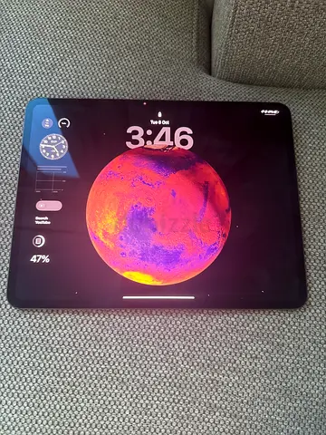 Apple iPad Pro 13 inch (Space Gray) - clean condition 2 tb storage scratchless condition