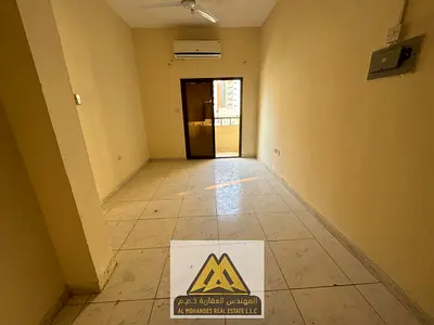 غرفة وصالة بالنعيمية، بلكونة، قريبة من الخدمات، 23,000 درهم، 4 أو 6 دفعات، تأمين 1,500 كاش.