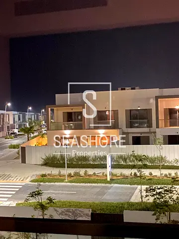 Upgraded 3BR Villa | Spacious Backyard | Modern Kitchen