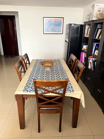 High quality Wooden 5-Seater Dining Table with Chairs - Good Condition