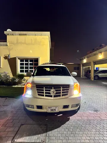 Cadillac Escalade 2009 Base GCC Specs