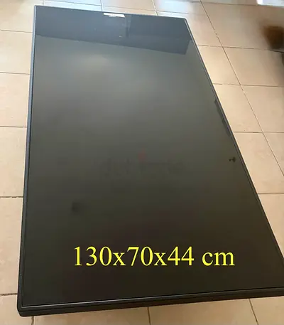 It should be sold today Black Glass Coffee Table 130x70x44 cm - Good Condition