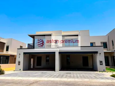 Luxury 4BR Townhouse | Prime Location | Accessible