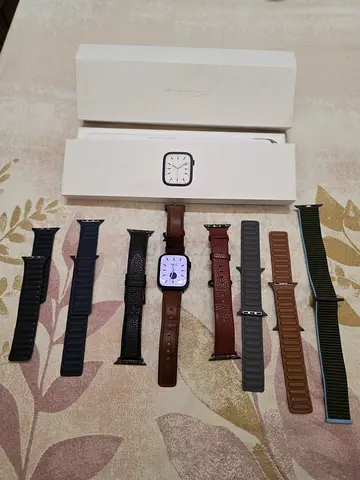 Apple Watch Series 7 for sale, in excellent condition and fully working. Comes with the original box