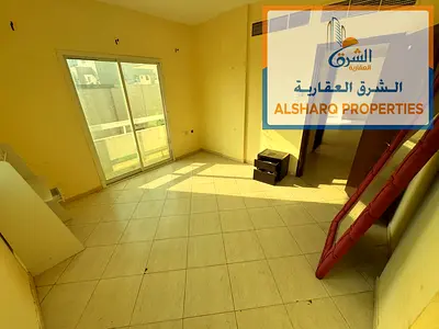غرفة وصالة بالنعيمية 2 – شارع الملك فيصل، مساحة ممتازة، صالة كبيرة، بلكونة، حمام، وموقع حيوي سهل الوصول للشارقة ودبي.