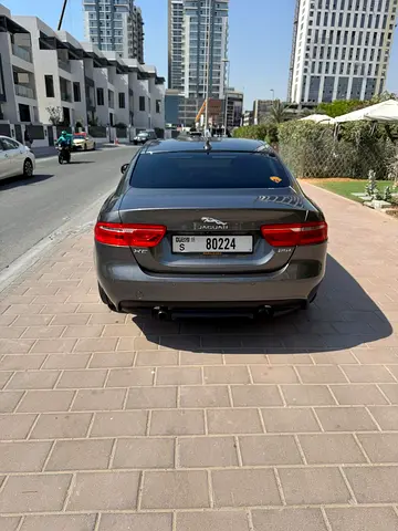 صورة 8 لـ 2016 Jaguar XE