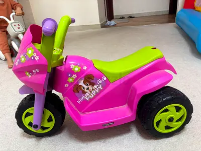 Peg Perego - Pink and green Electric ride-on toy motorcycle for toddlers