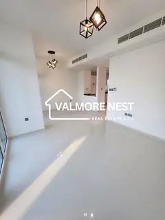 UNFURNISHED 3 BEDROOM | SPECACIOUS AND BRIGHT | WELL MAINTAINED