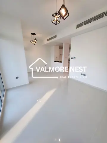 UNFURNISHED 3 BEDROOM | SPECACIOUS AND BRIGHT | WELL MAINTAINED