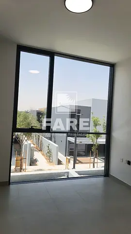 تاون هاوس 4 غرف نوم بمسار سرو