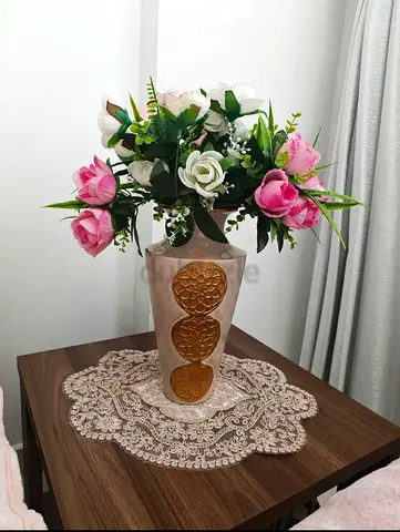 Glass decorative vase with artificial floral arrangement