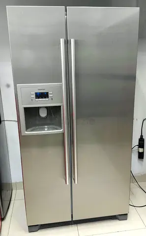 Siemens refrigerator side by side with water dispenser condition everything ok